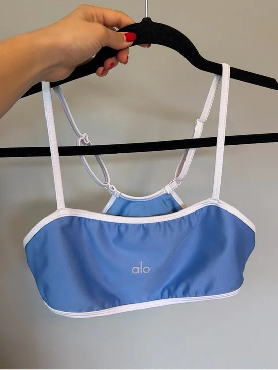 ALO Yoga Leggings and Sports Bra Set - Picture 3 of 8